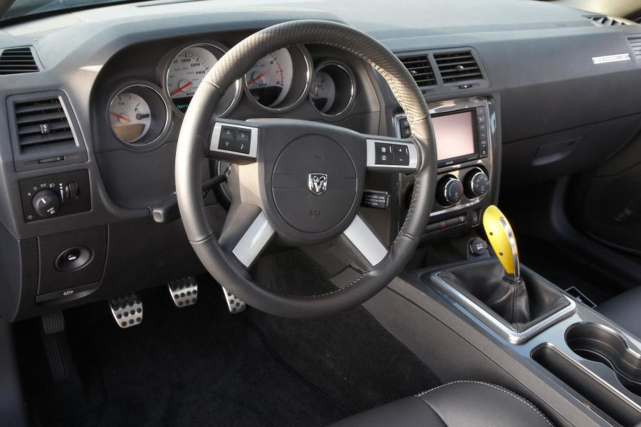  Dodge Challenger Hemi by Hurst 2009 года  (фото 39 из 68)